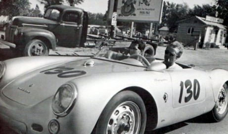 Crash kills young actor James Dean (1955)