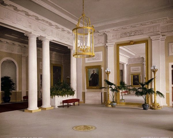 1904-The lobby of the White House