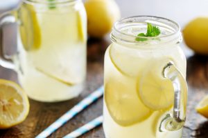 20 delicious & refreshing old-fashioned lemonade recipes