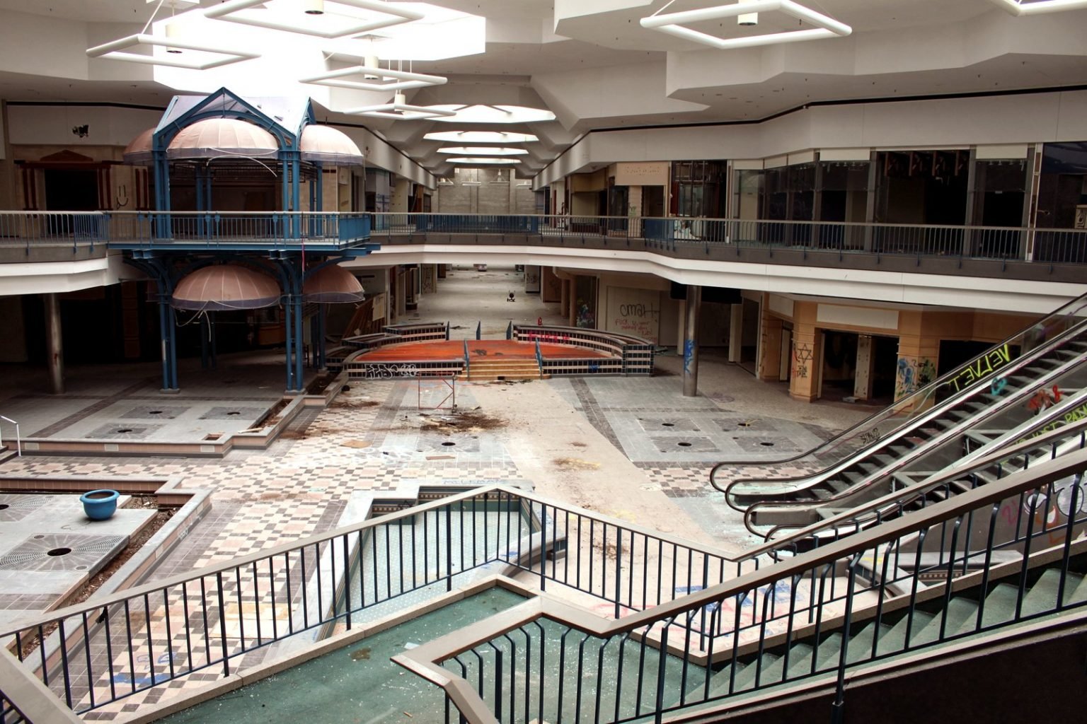 12 abandoned malls & the history of their heartbreaking decline Click