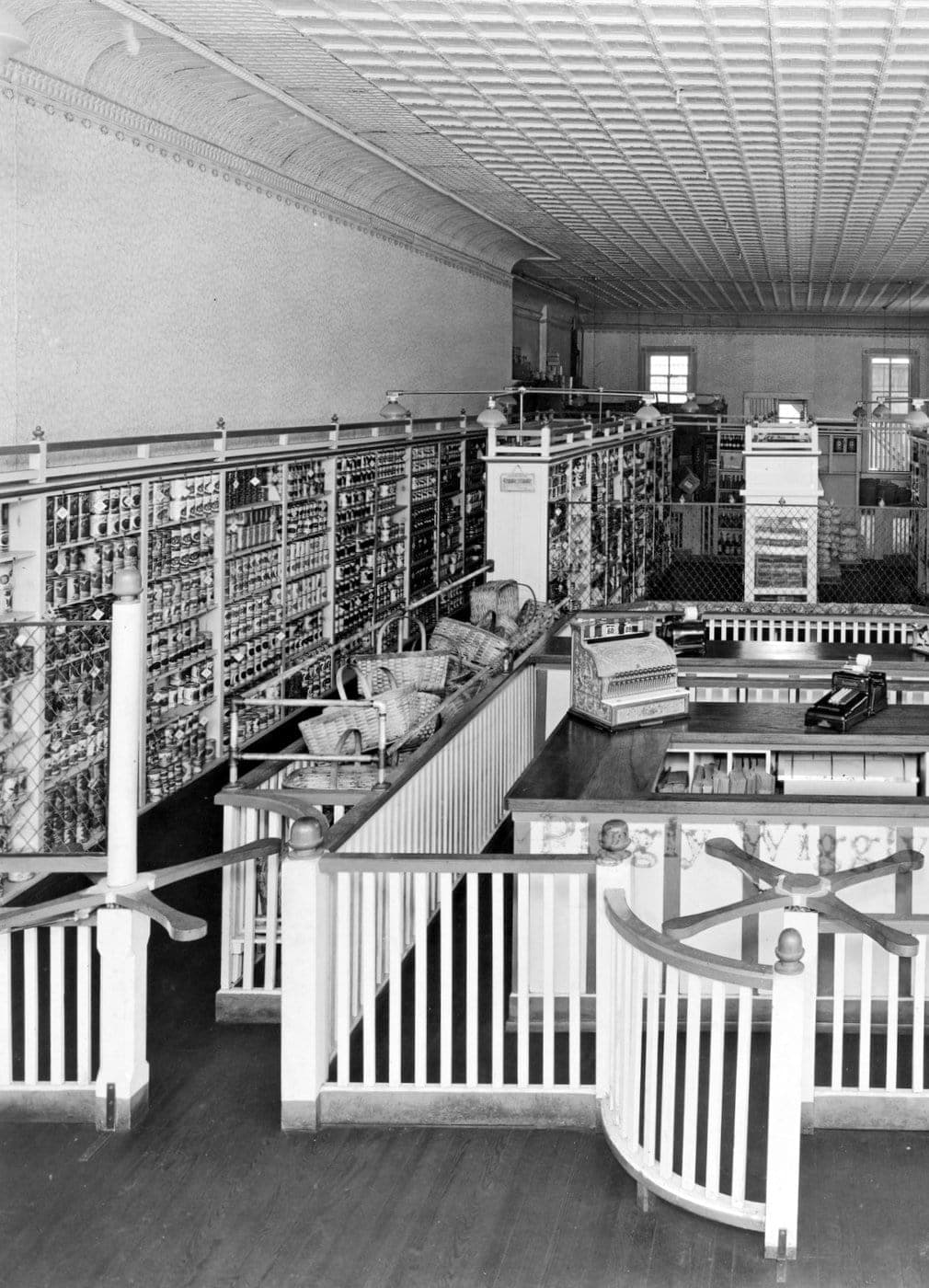 See inside the first Piggly Wiggly grocery store that opened way back