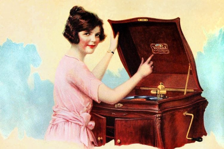 Antique Victrola record machine of wood from the 1920s