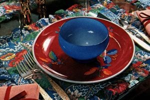 Beautiful party tablesettings 7 ways to present a holiday table with retro style (1974)