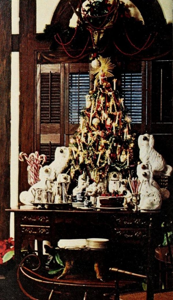 Try a retro tabletop Christmas tree for a little festivity on a small scale, '70sstyle Click