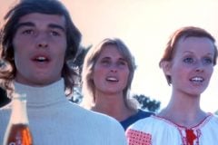 Buy the world a Coke - Coca Cola vintage TV commercial 1971 (3)