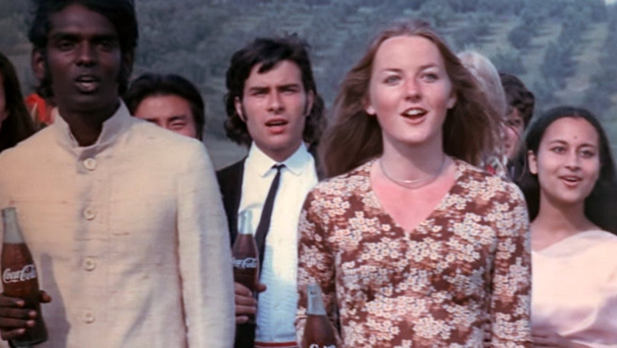 "I'd like to buy the world a Coke": The brilliant 1971 ad that turned a jingle into a hit song 6 Buy the world a Coke - Coca Cola vintage TV commercial 1971 (5)