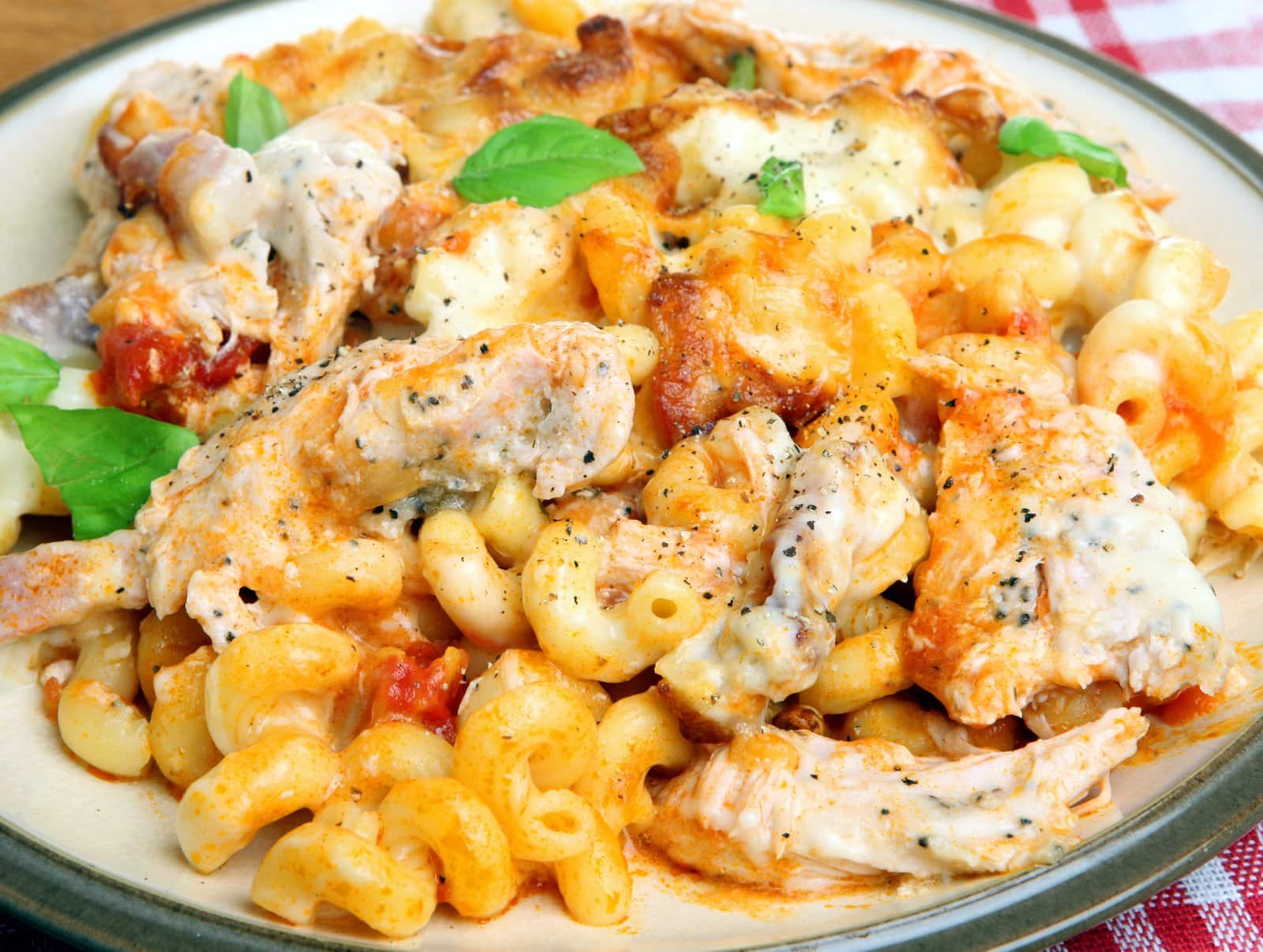 This chicken macaroni casserole is the perfect weeknight comfort dinner (1983) - Click Americana