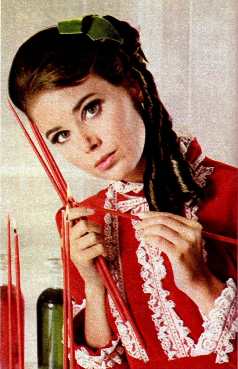 Christmas hairstyles - Fashion from Seventeen - December 1968