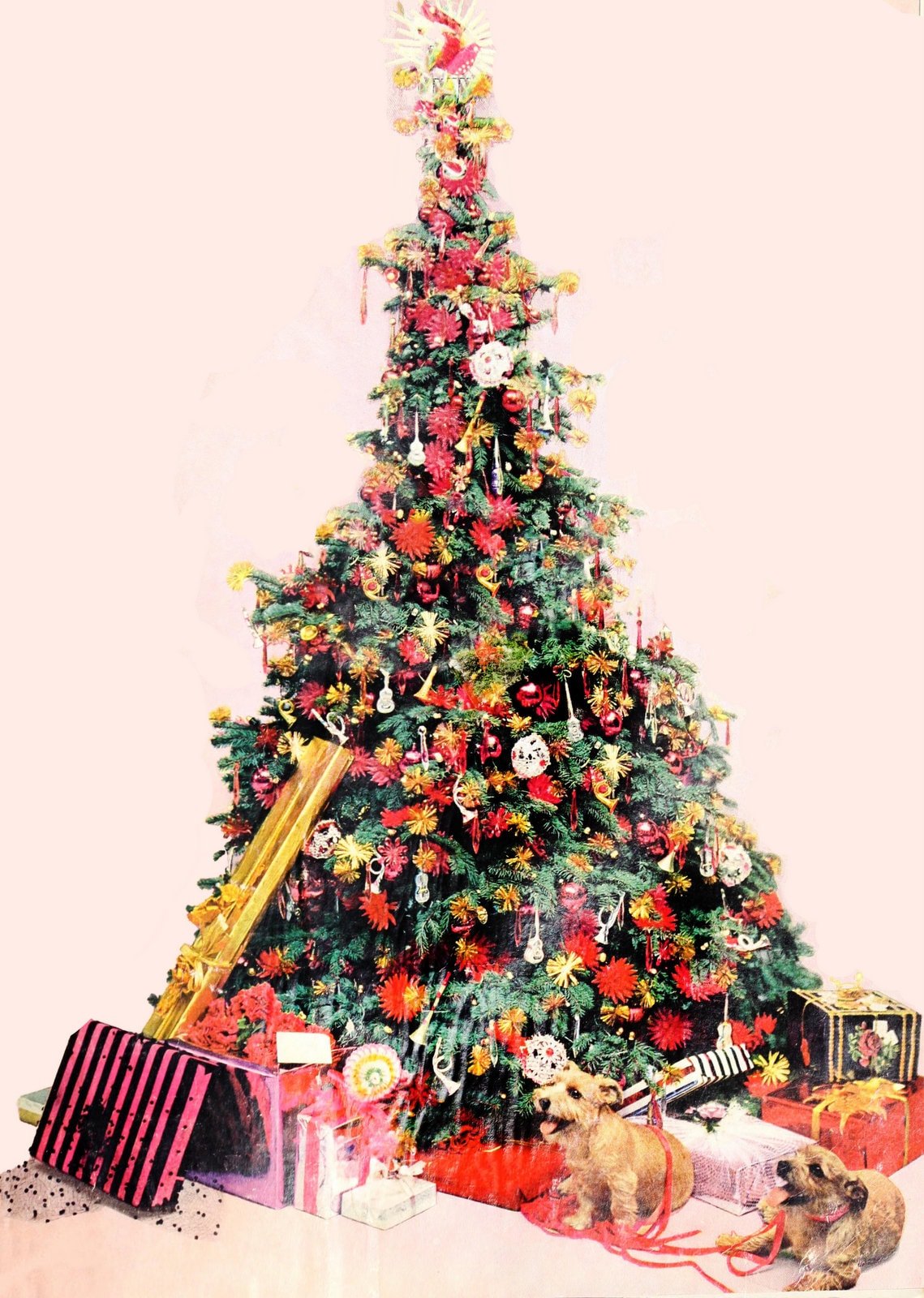 Here are 30 Christmas tree decorations from the 1950s that are