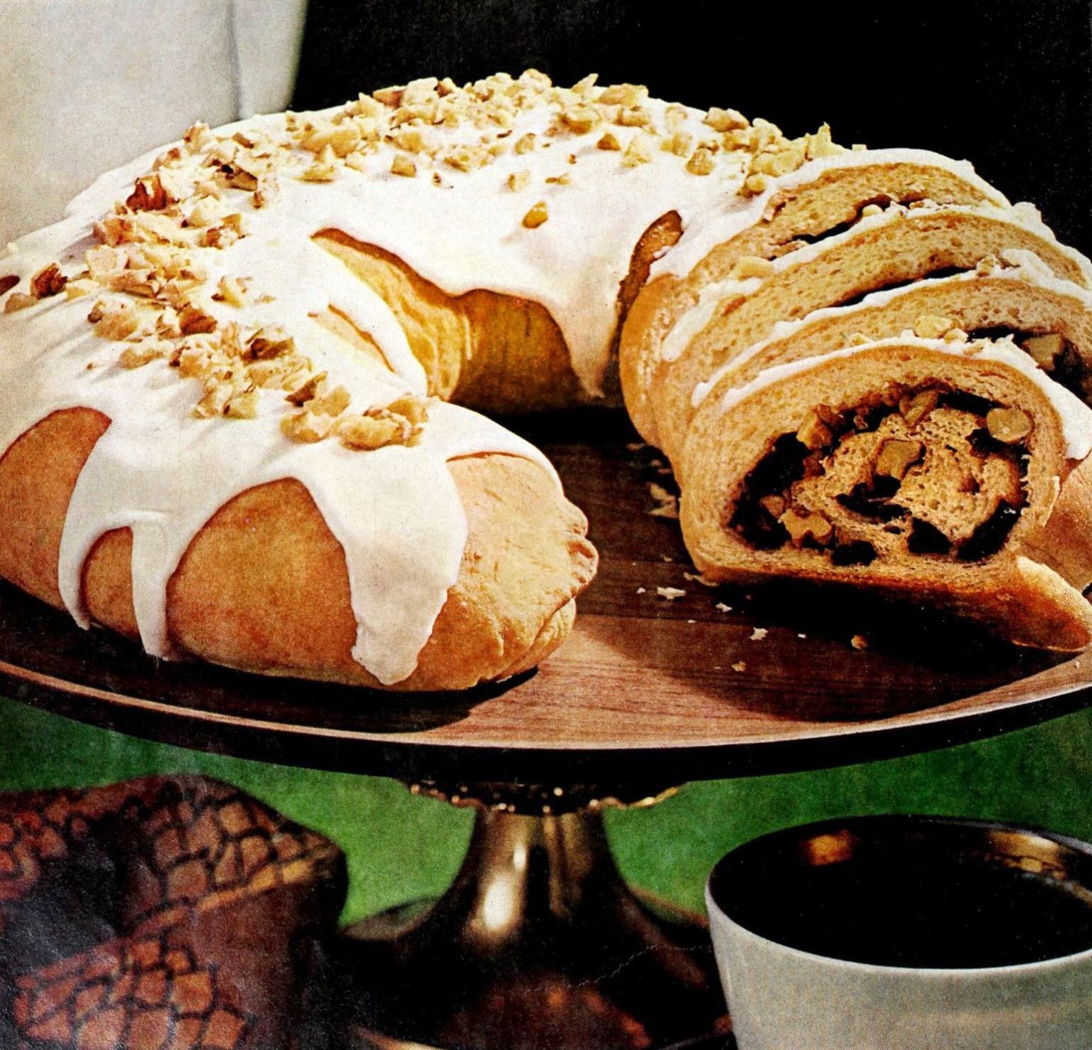 Cinnamon crescent An easy & delicious coffee cake ring recipe (1968