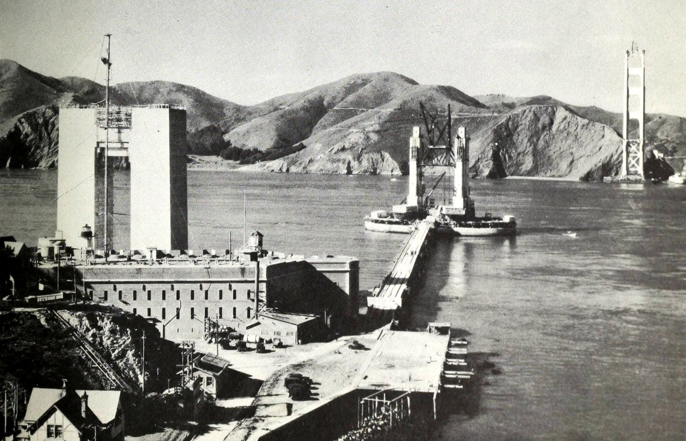 How was the Golden Gate Bridge built? See how daring visionaries made history, plus see photos of the construction (1930s) 7 Construction of the Golden Gate Bridge - 1930s (4)