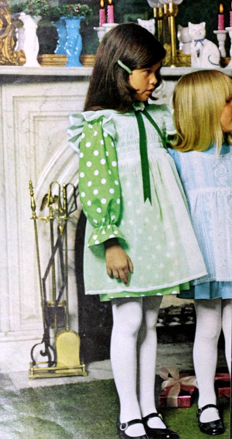 adorable-vintage-christmas-dresses-for-little-girls-from-the-1960s