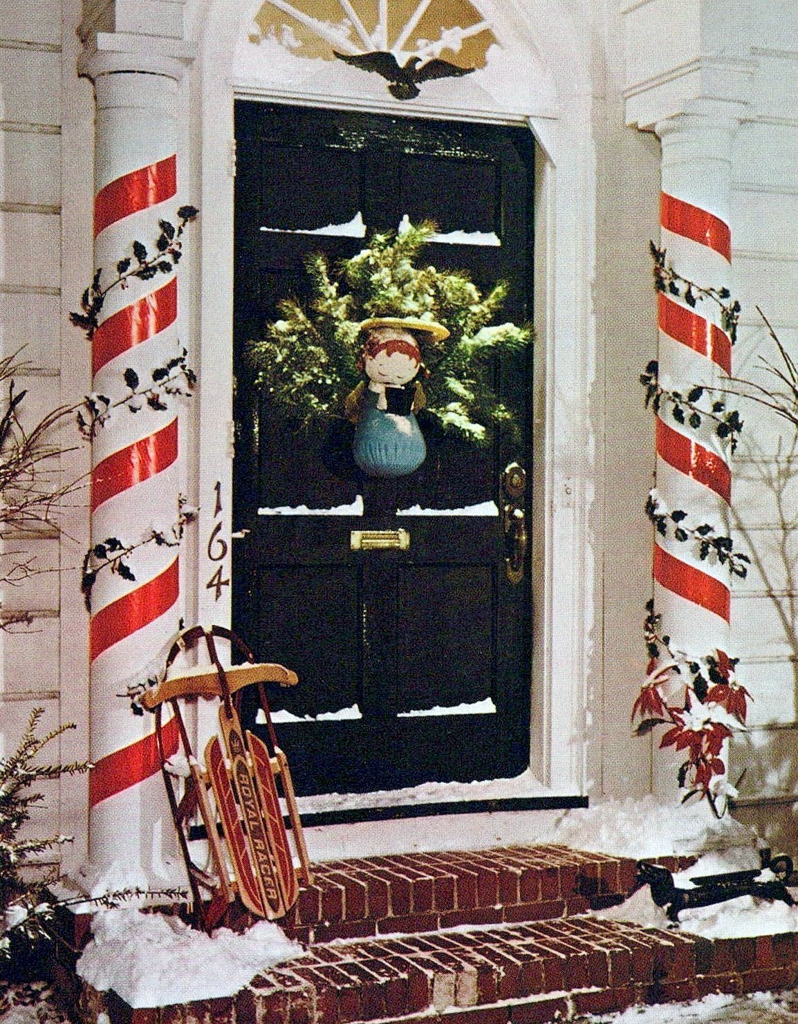 Vintage Christmas decorations with 60s and 70s style: Bright, colorful & homemade 25 Cute retro 60s Christmas front door decor via ClickAmericana com