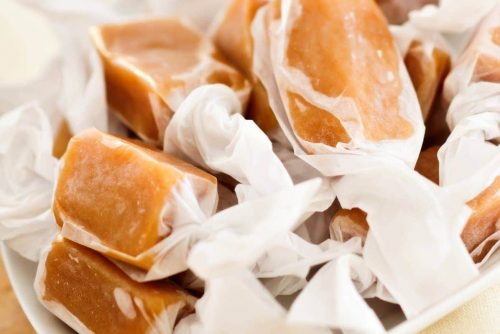 Easy ways to make classic caramel candies at home (1958)