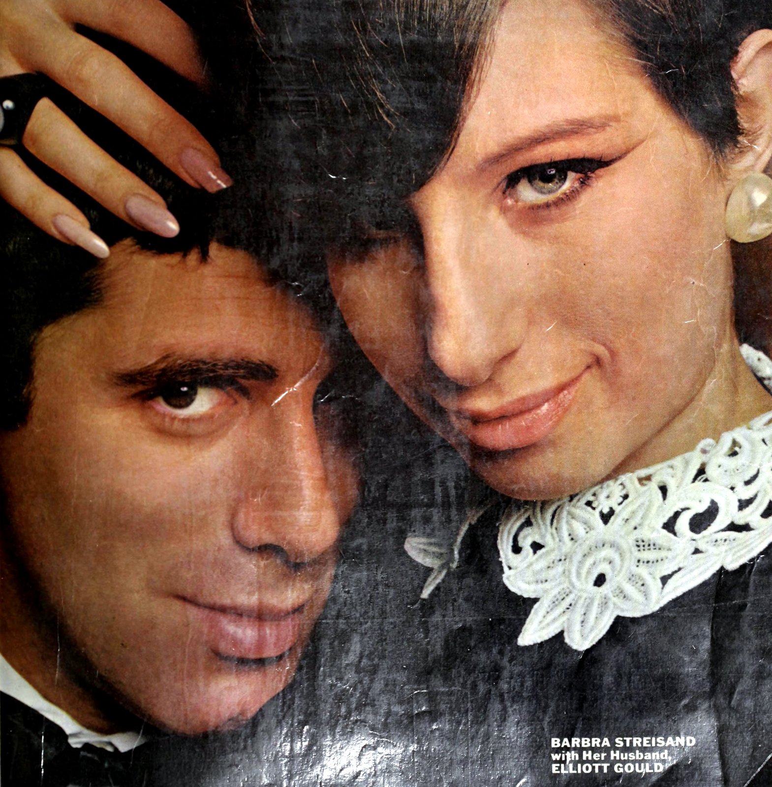 Elliott Gould and Barbra Streisand (1966) via ClickAmericana com