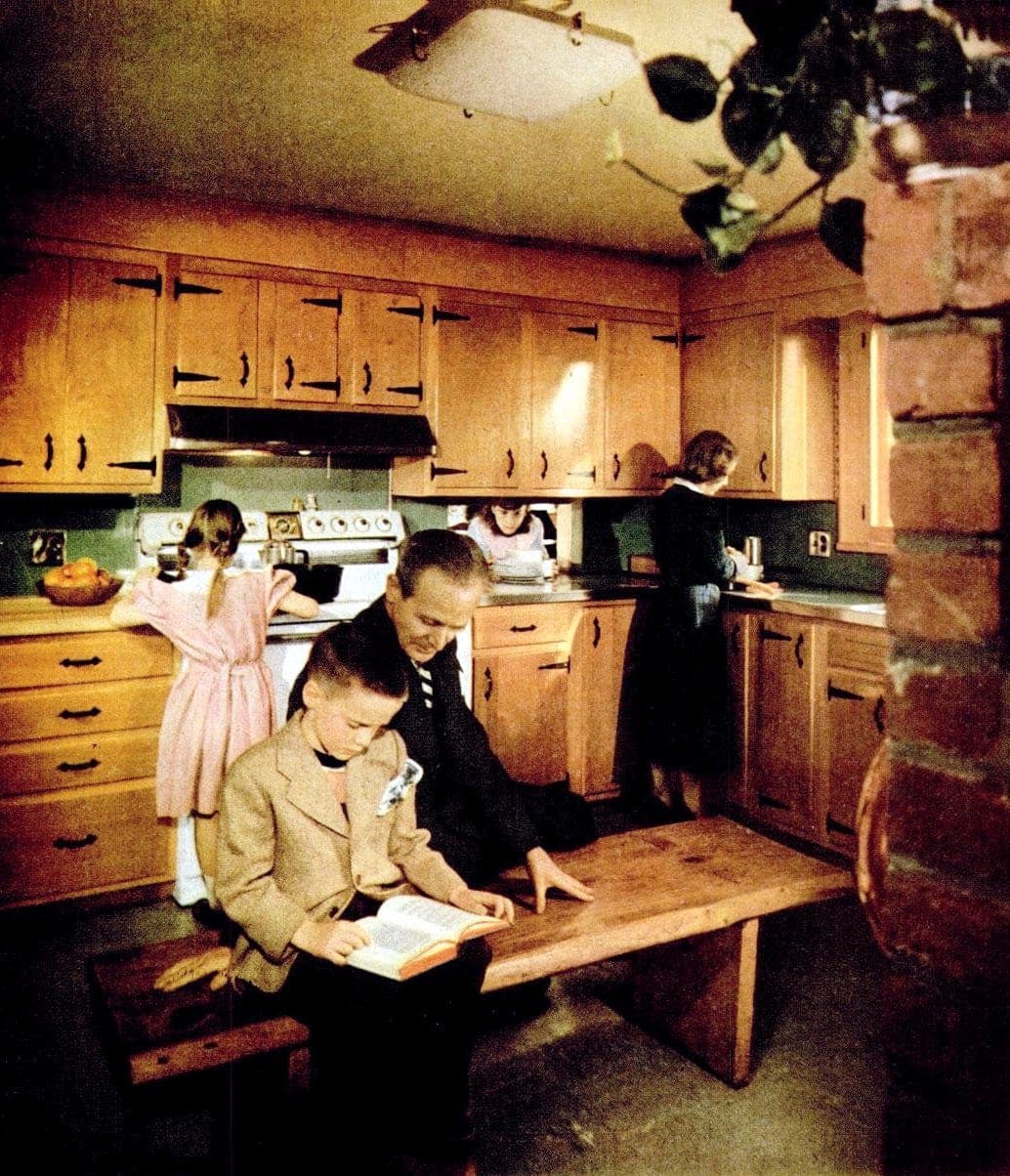 Family in the kitchen - 1952