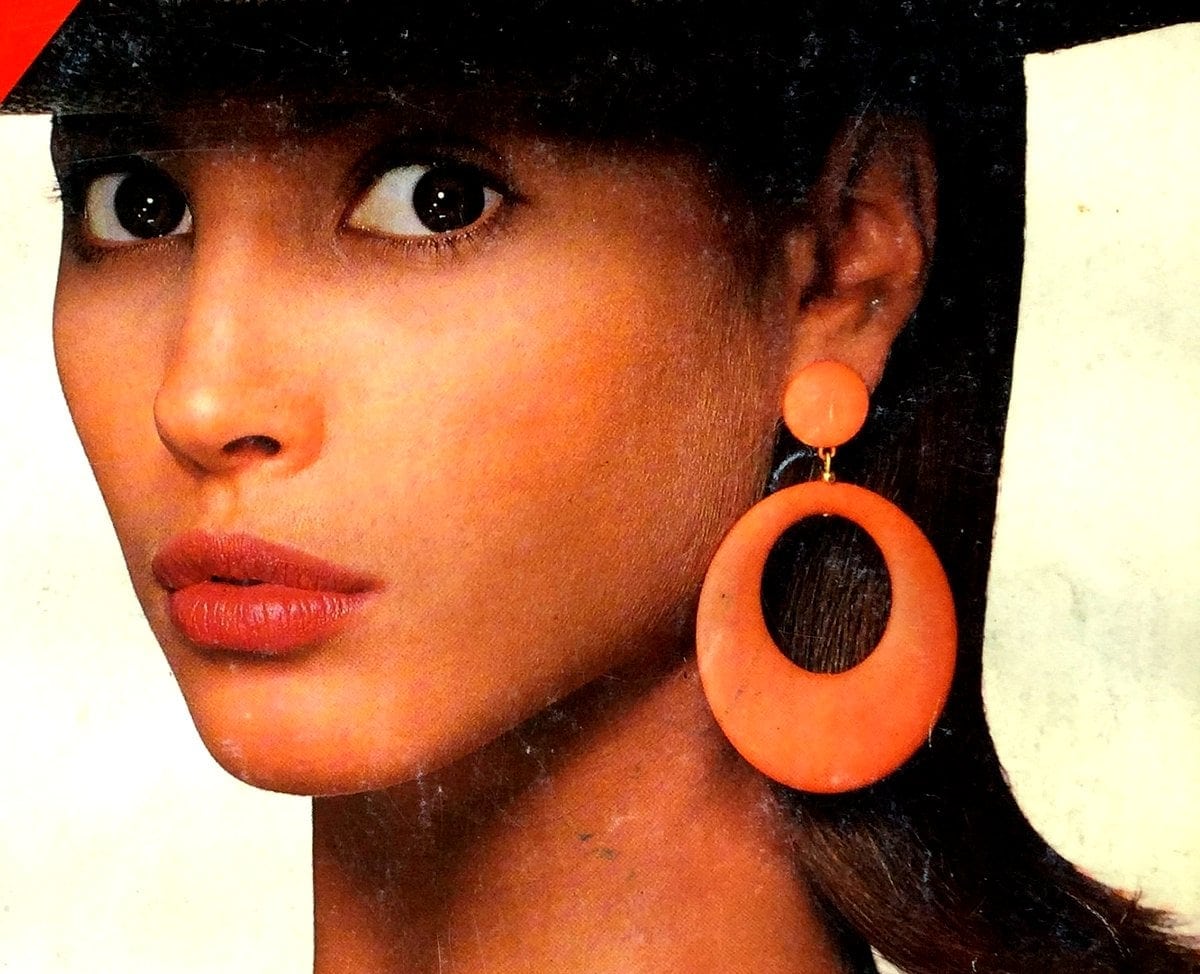 Vintage DIY no sew outfits from 1982 that made a fun & creative fashion statement 1 Fashionable big earrings from the 80s 7