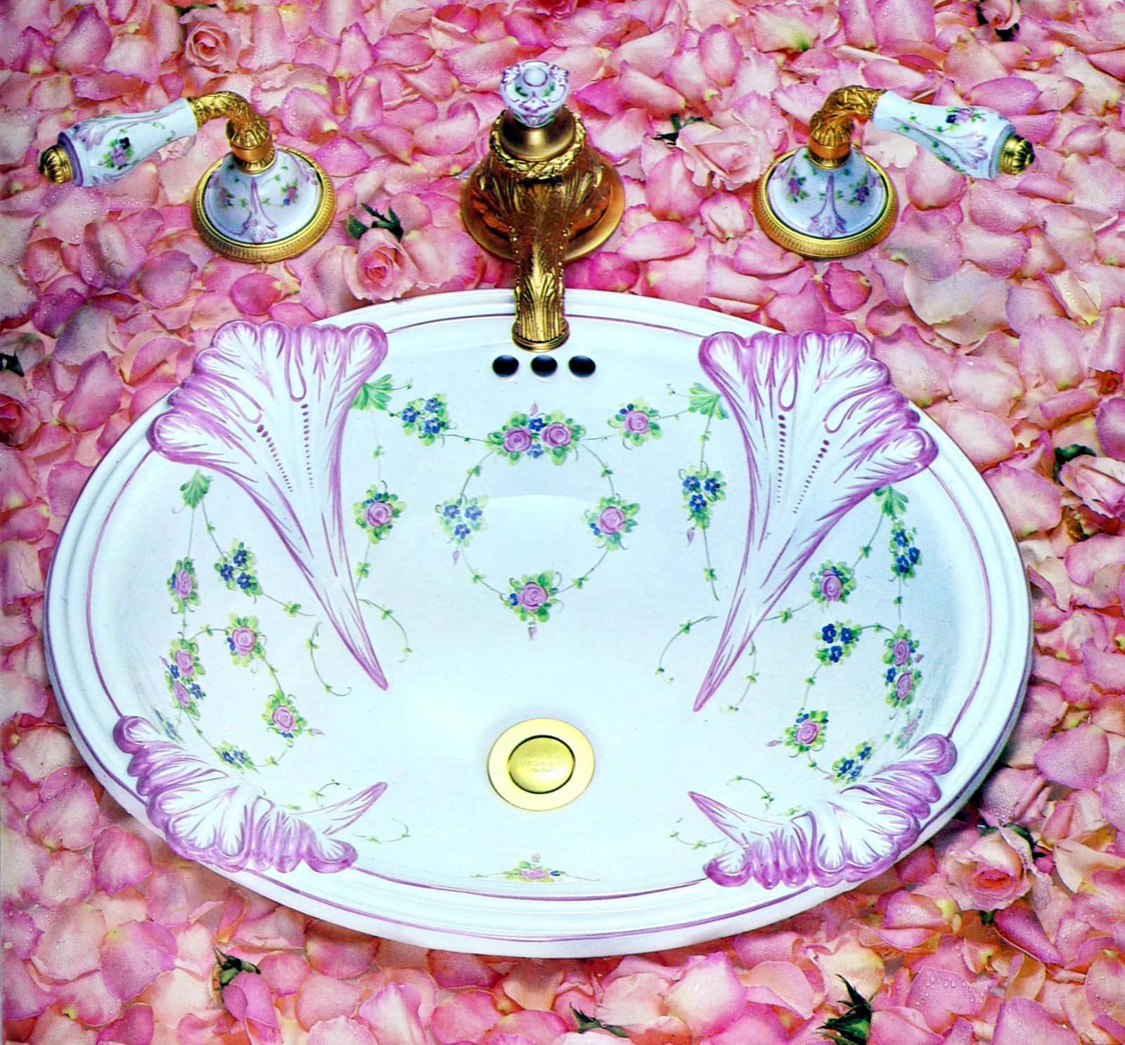 See some fancy decorated vintage bathroom sinks that used to be so