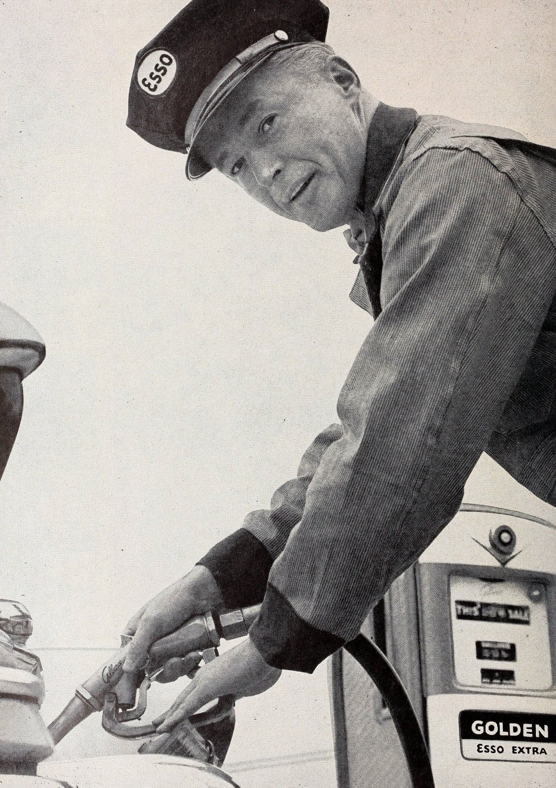 Full-service gas station attendant (1956) via ClickAmericana com