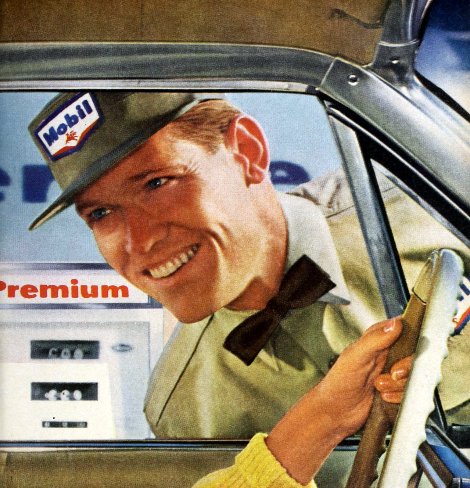 Gas station attendant for Mobil (1965) via ClickAmericana com