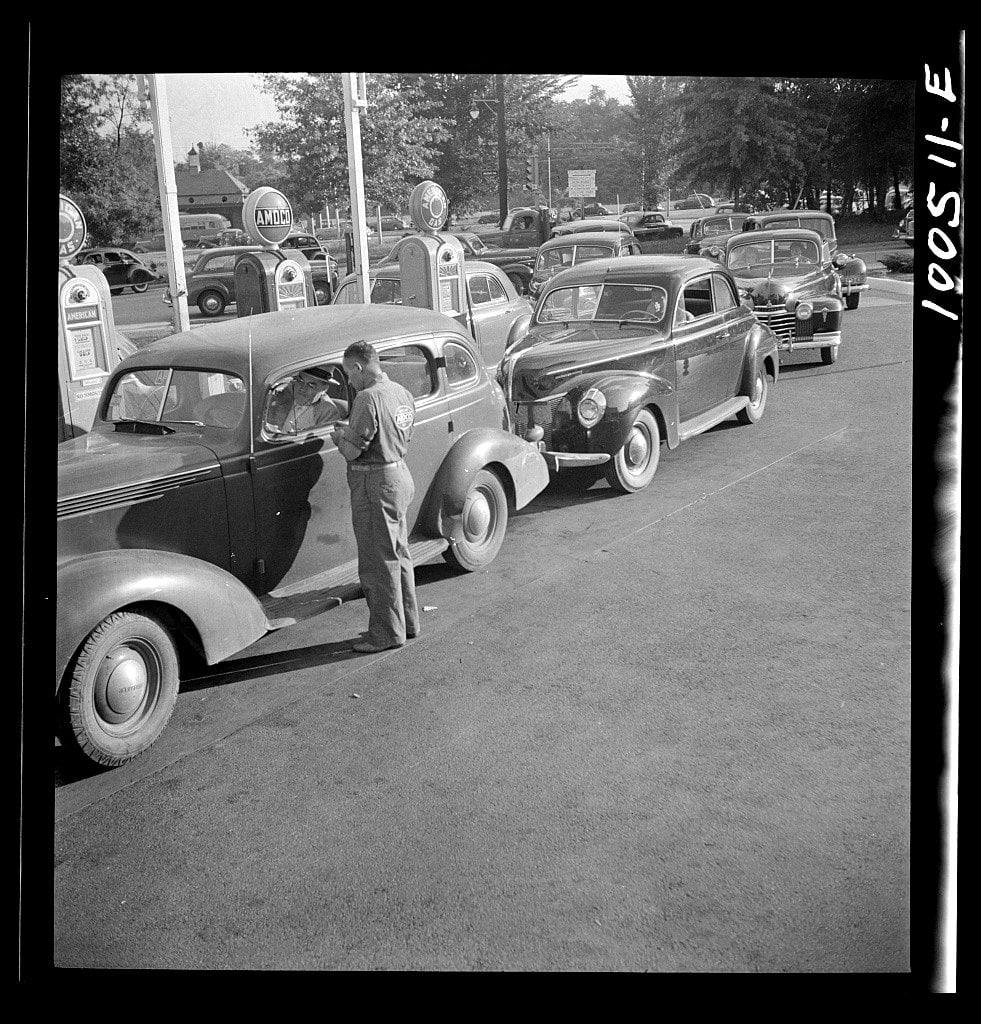 Gas station for gasoline rationing in 1942 (4) via ClickAmericana com