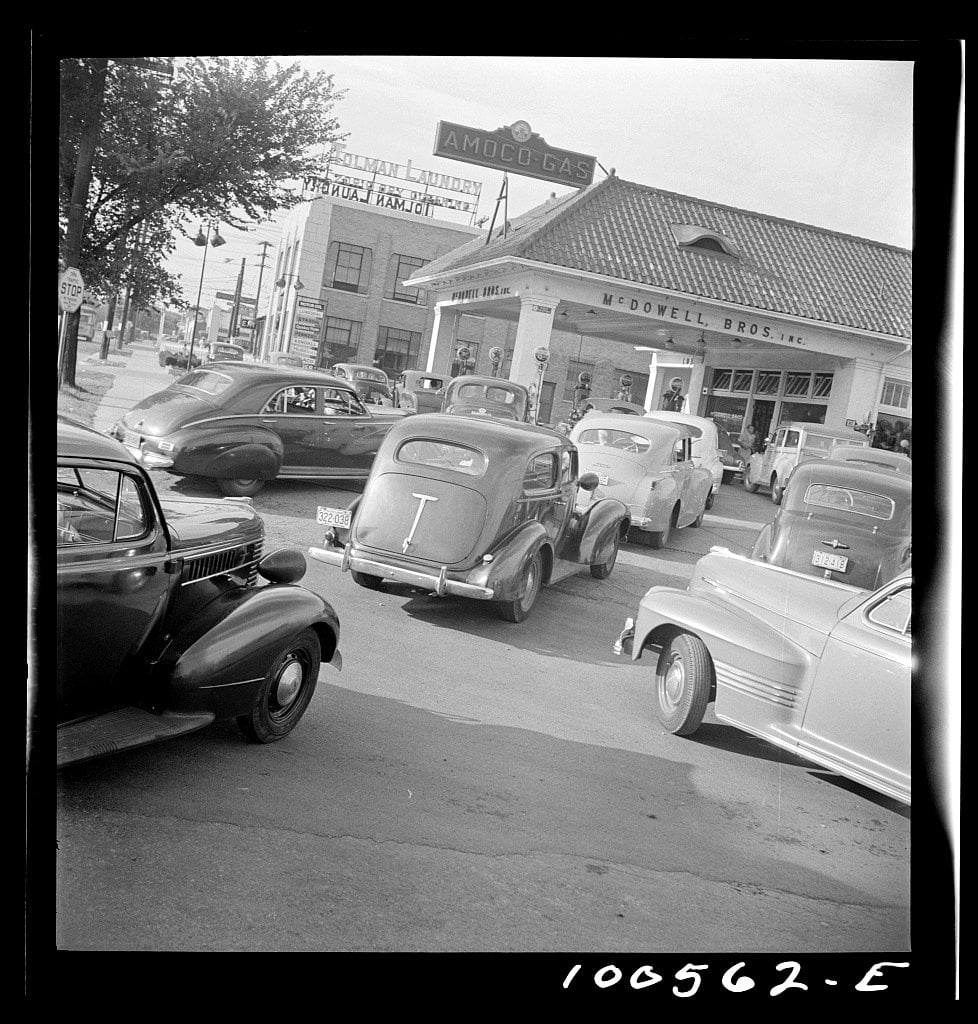 Gas station for gasoline rationing in 1942 (5) via ClickAmericana com