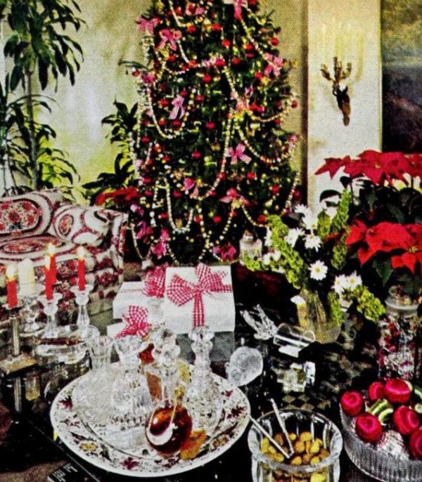 How did people decorate Christmas trees back in the '70s? See 20