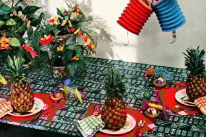 How to have a retro Hawaiian luau party (2)