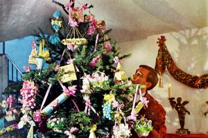 How to make Christmas trimmings and decor with real 60s flair