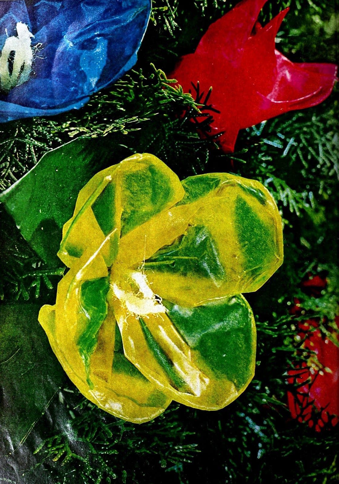 Easy wax & tissue paper flowers How to make this colorful retro craft