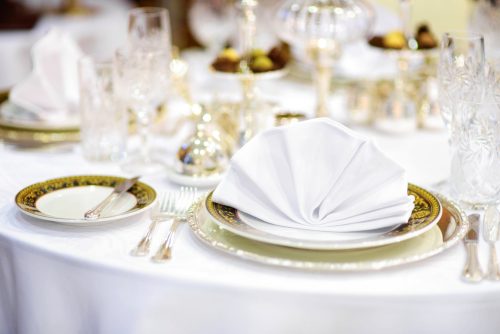 How to set a formal dinner table Traditional rules