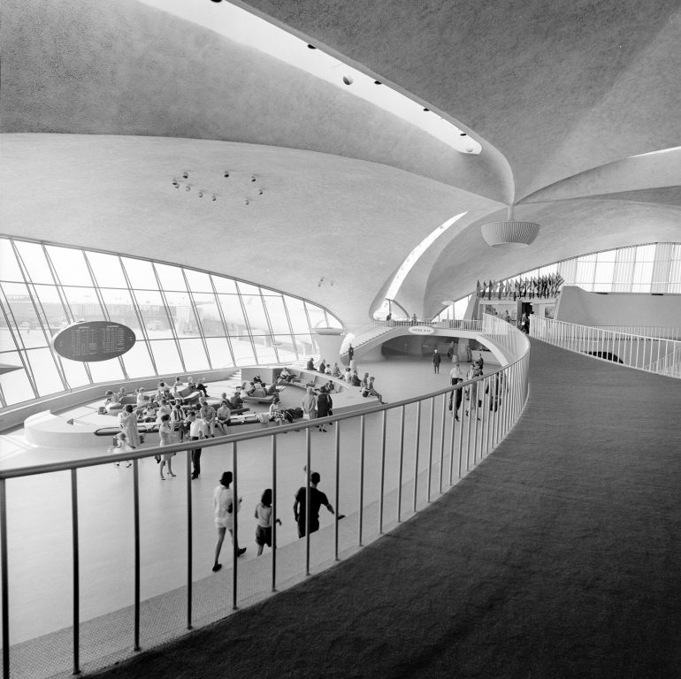 See the stunning spaceage TWA Terminal at JFK airport as it looked in the '60s (before it