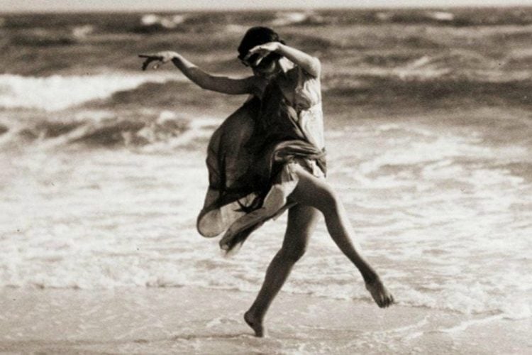 How dancer Isadora Duncan was killed in a bizarre accident (1927 ...