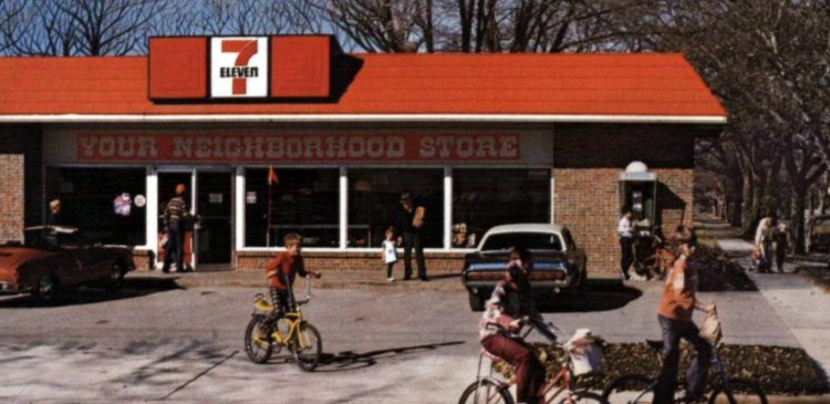 Kids in bikes in front of a 7-Eleven store in 1979