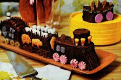 Make a circus train cake (1972)