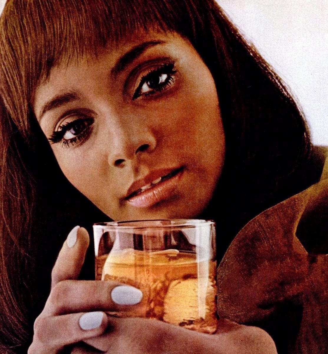 Sophisticated 1960s drinks, vintage cocktail recipes & the surprisingly ancient art of raising a glass 2 May 1968 woman with scotch drink