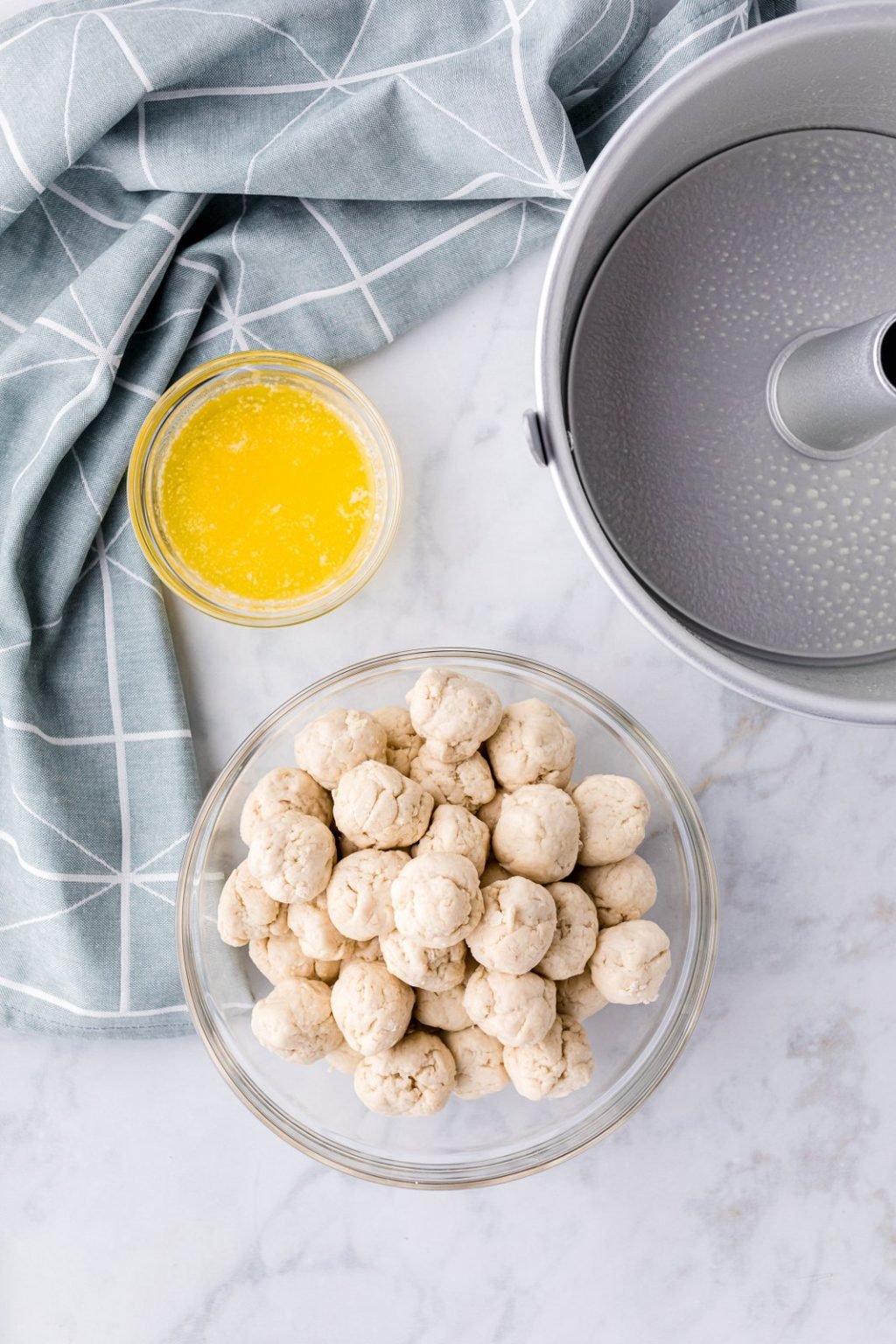 Delicious oldfashioned monkey bread recipe from the 1960s, stepbystep with photos Click