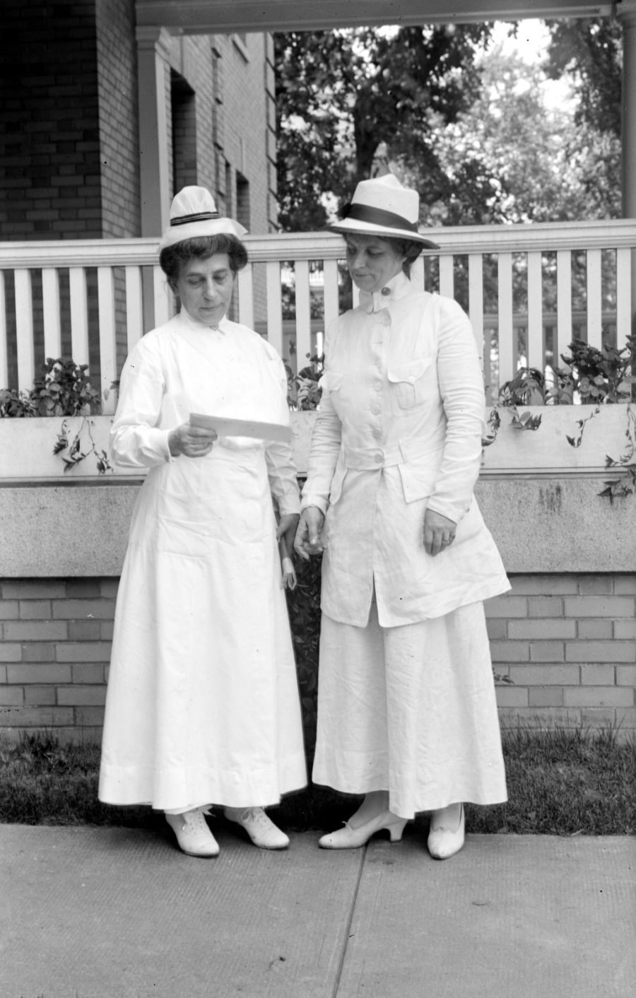 See how vintage nursing uniforms evolved from starched whites to comfy