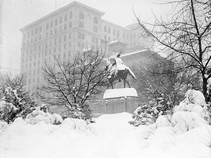 20 snowy street scenes from Washington DC's huge blizzard in 1922