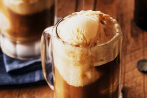 Old-fashioned root beer float