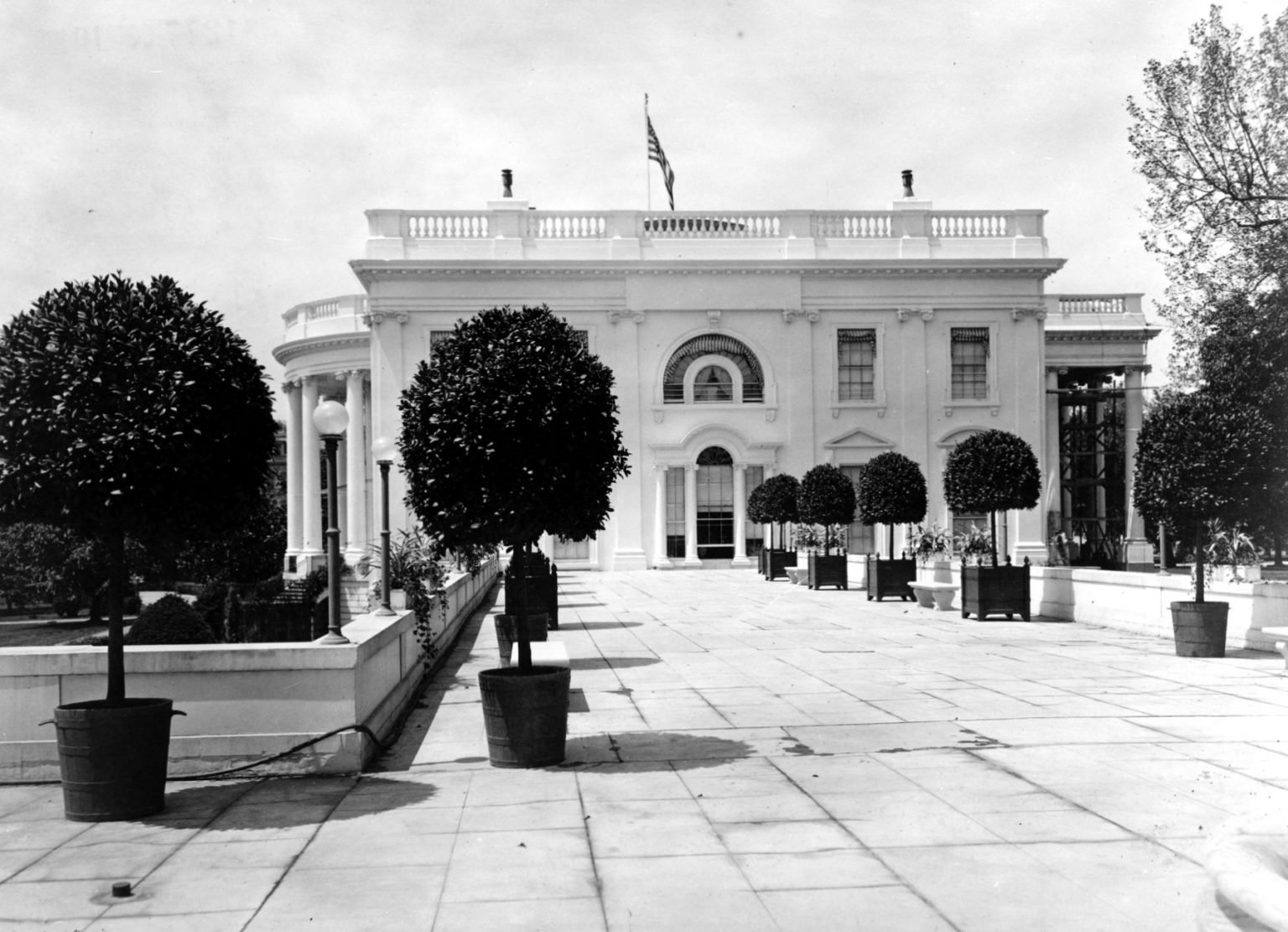 See 35 amazing photos of the White House in the early 1900s, during