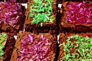 Peanut brittle Snickers Southern peanut bars - A vintage recipe for a party ClickAmericana (1)