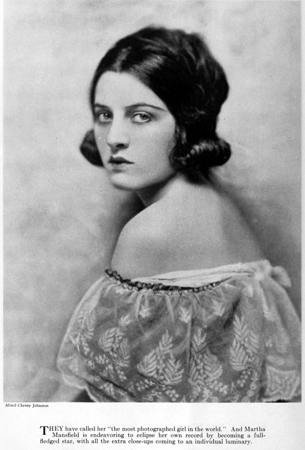 Popular vintage 1920s hairstyles for women, including the classic bob ...