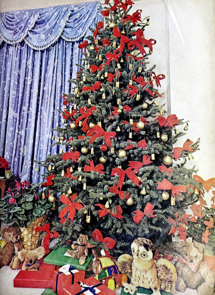 How did people decorate Christmas trees in the 70s? See 55 different