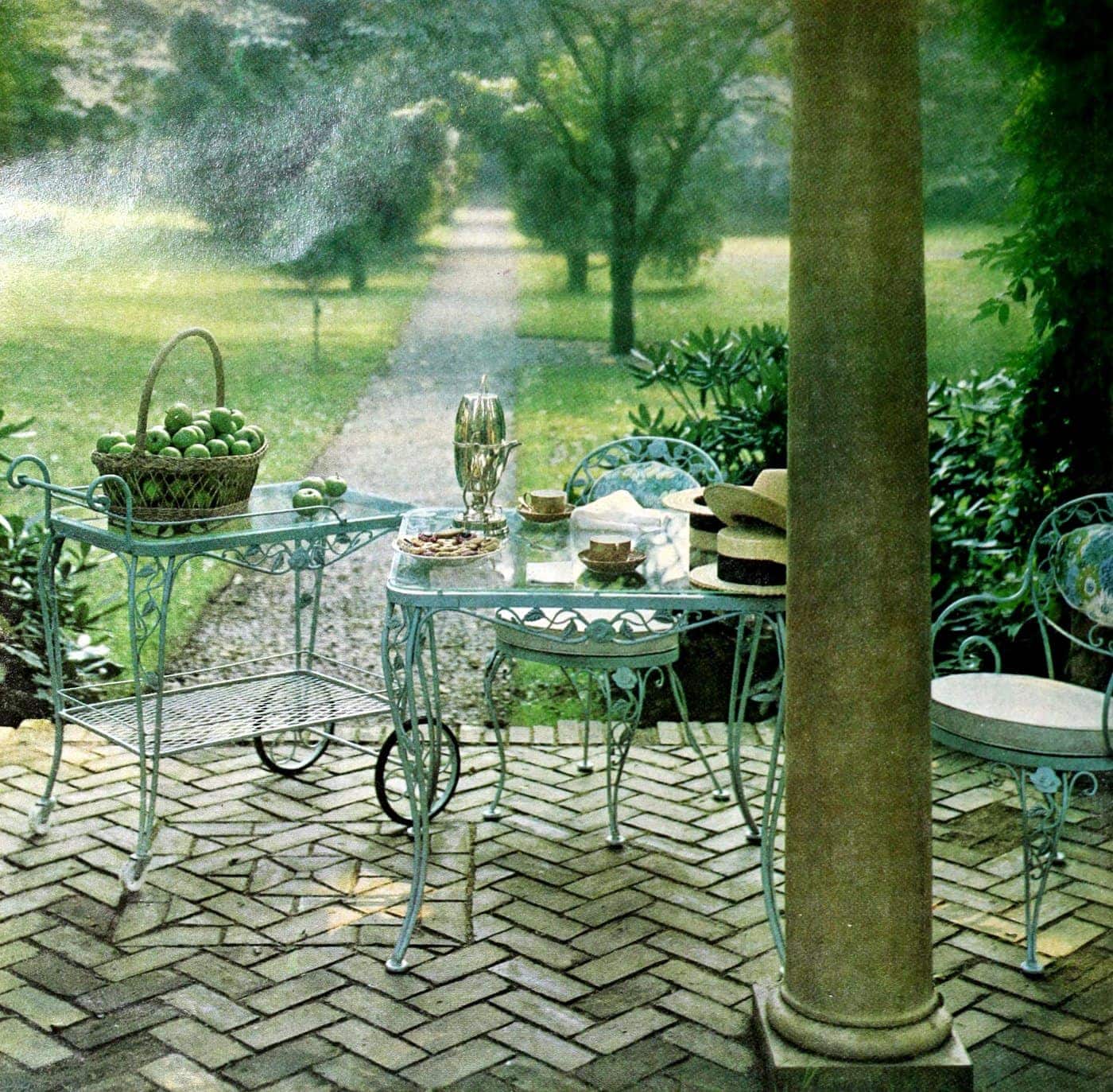 See 60 vintage patio furniture sets that offered outdoor relaxation the