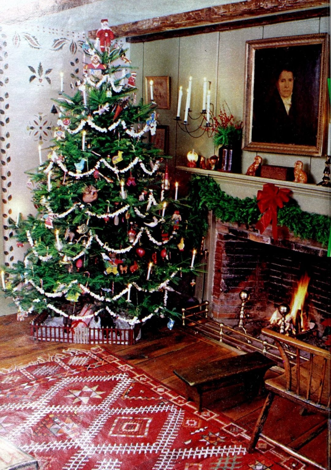 Christmas Trees In The 70s See 55 Fun Flashy Whimsical Trends We Retro Christmas Tree Decorations Including Popcorn Strings1979 1081x1536