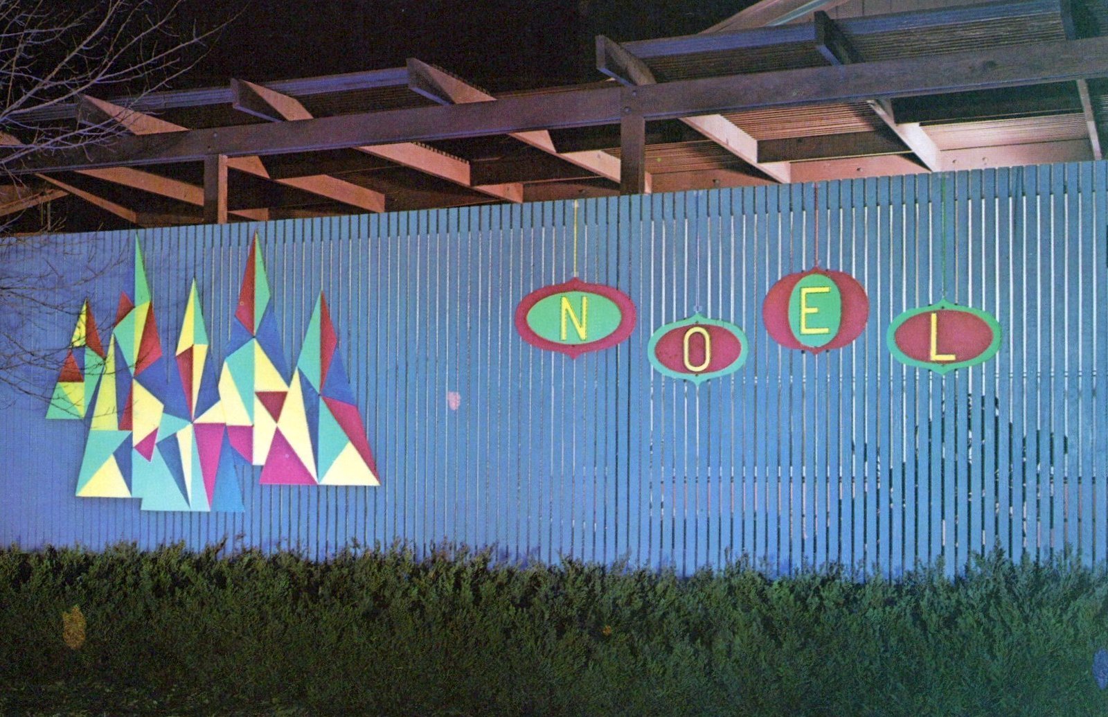 Vintage Christmas decorations with 60s and 70s style: Bright, colorful & homemade 23 Retro MCM outdoor Christmas decorations (1960s) via ClickAmericana com