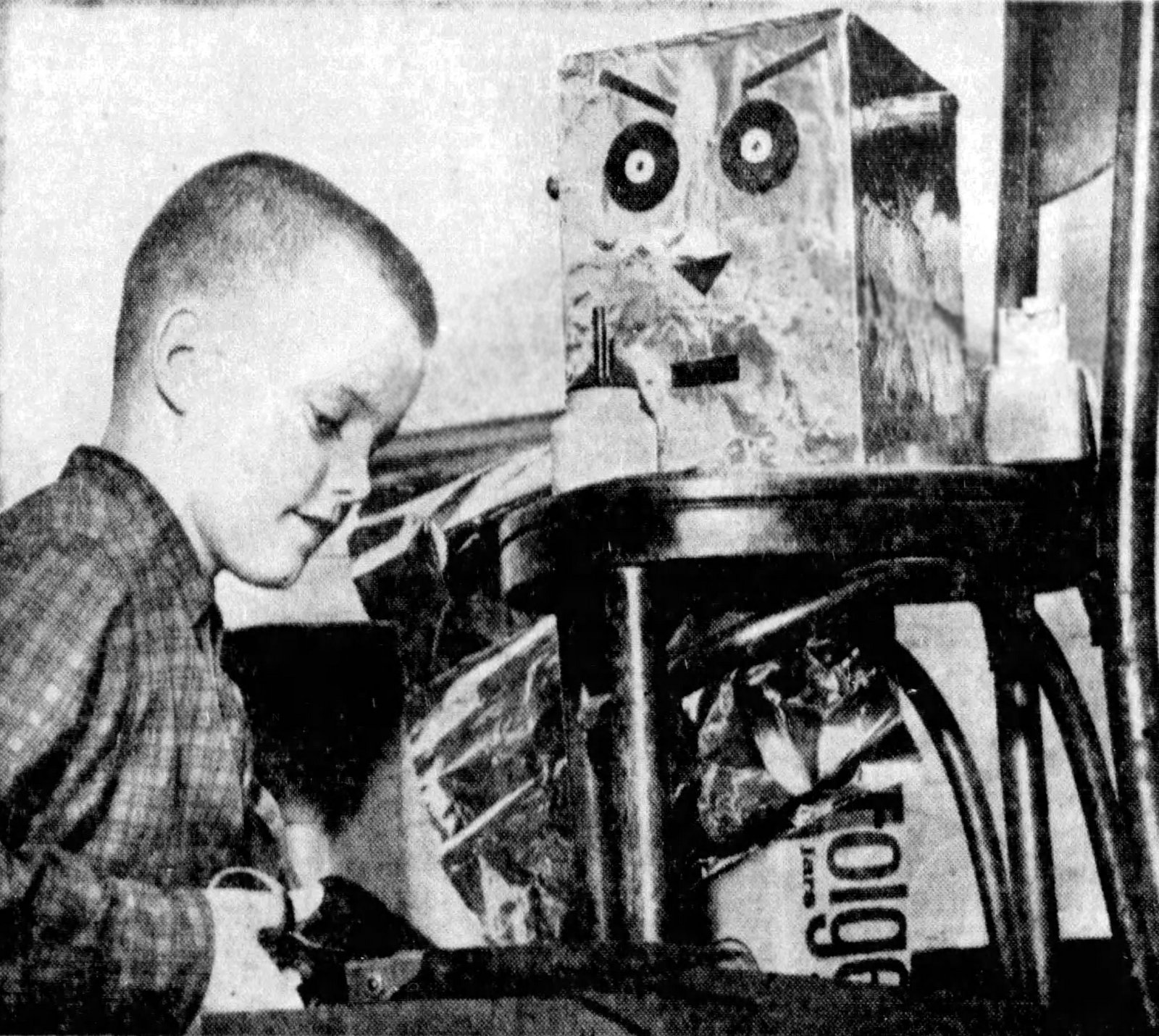 Retro robot costume fun for Halloween (1957) 