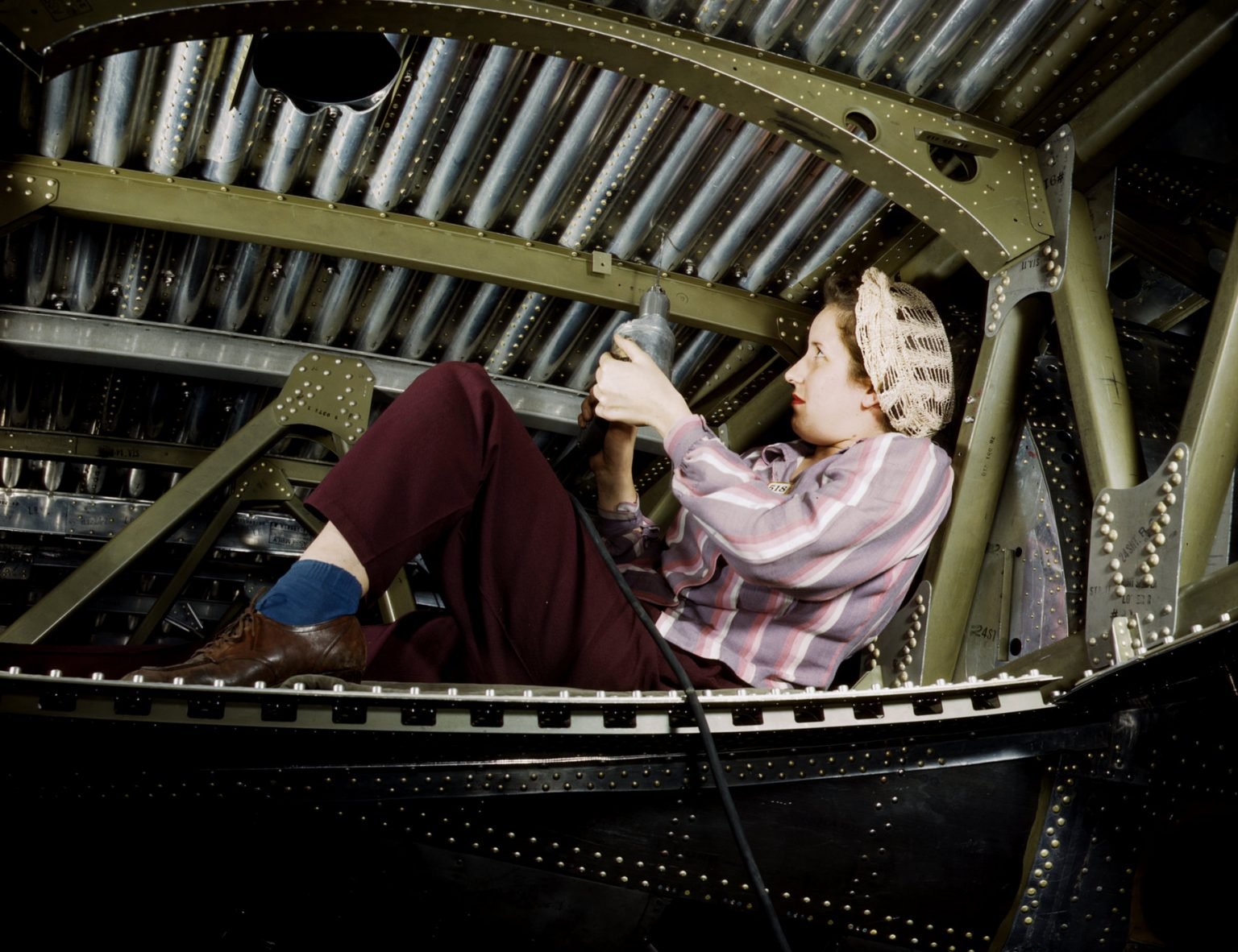 See 50 reallife Rosie the Riveters & other women war workers from WWII