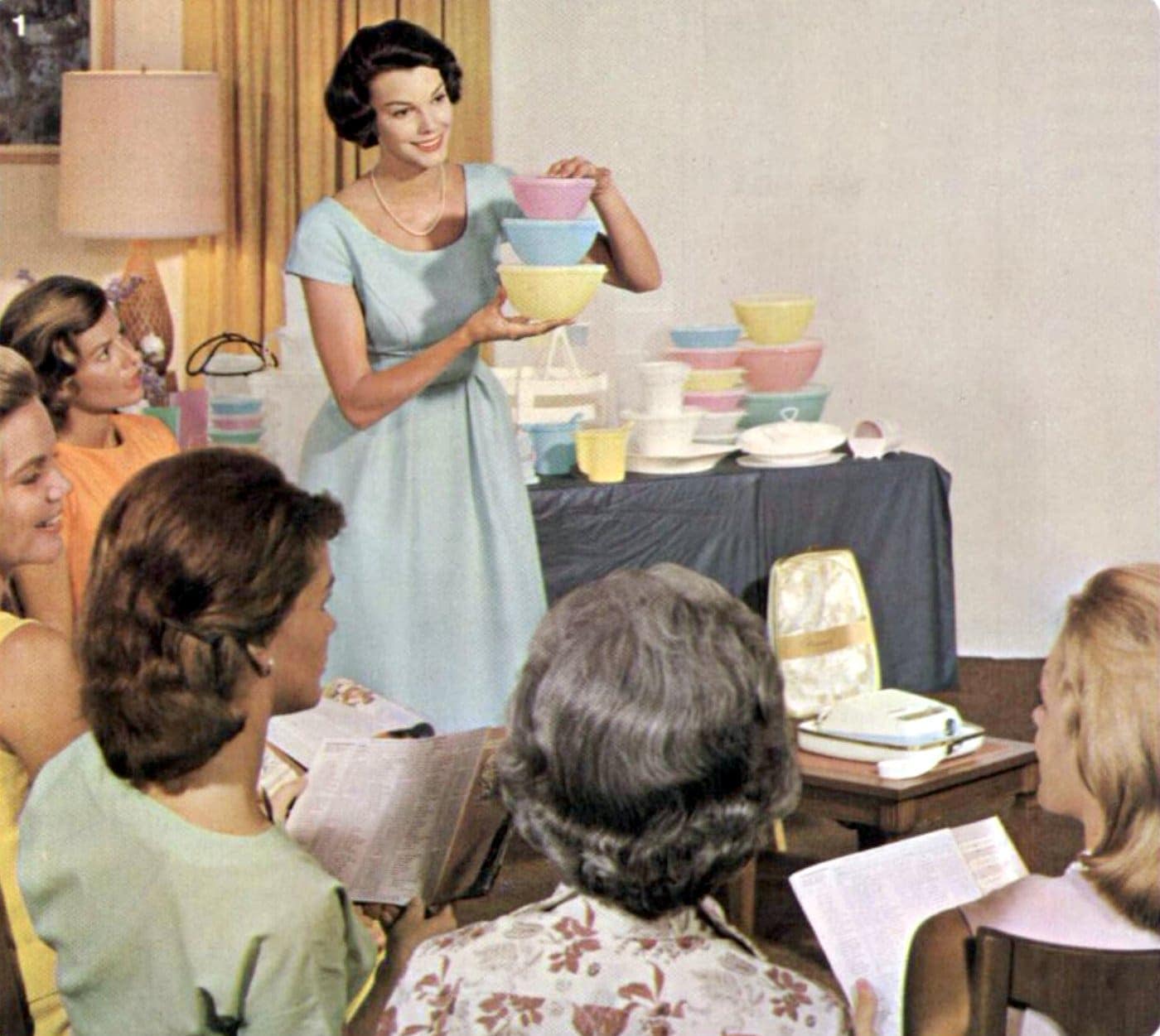 The history of Tupperware Parties, Tupperware Ladies & how they sold